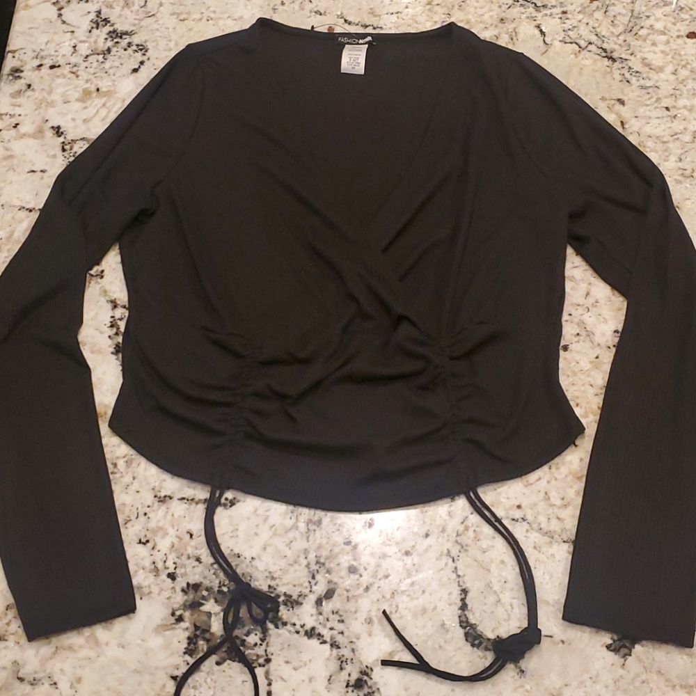 Fashion Nova Black Top With Front Pulls Sz 2X - Picture 5 of 5